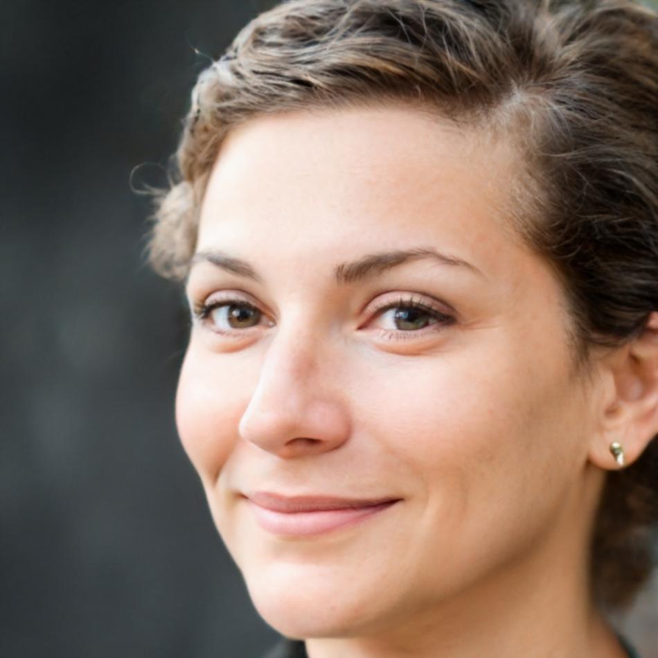 Portrait of program graduate Siriporn Khamthep